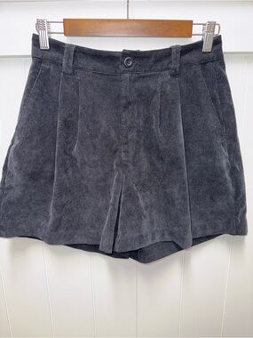 HMP Women’s Size 10 Charcoal Corduroy Pleated High Rise Shorts